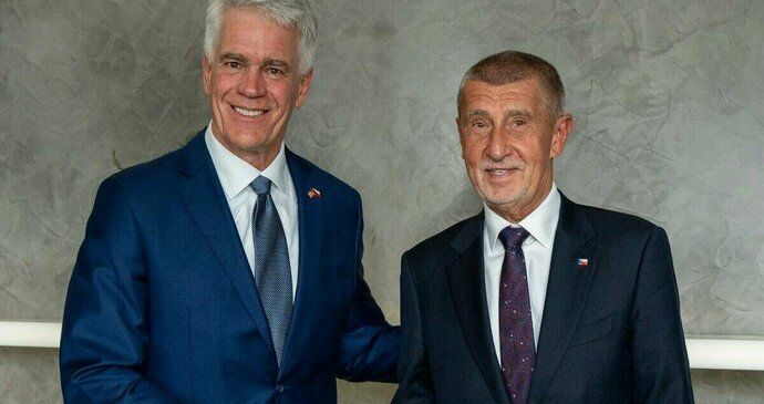 Andrej Babiš (ANO) a velvyslanec USA Nicholas Merrick (27.10.2025)