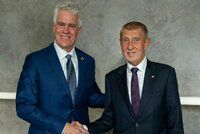 Babiš se po pověření setkal s Trumpovým mužem v Česku. Lipavský přidal varování