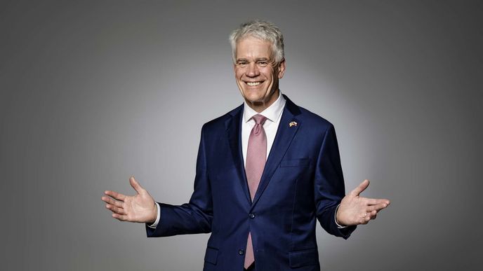 Nový americký velvyslanec Nicholas Merrick. Nový americký velvyslanec Nicholas Merrick.