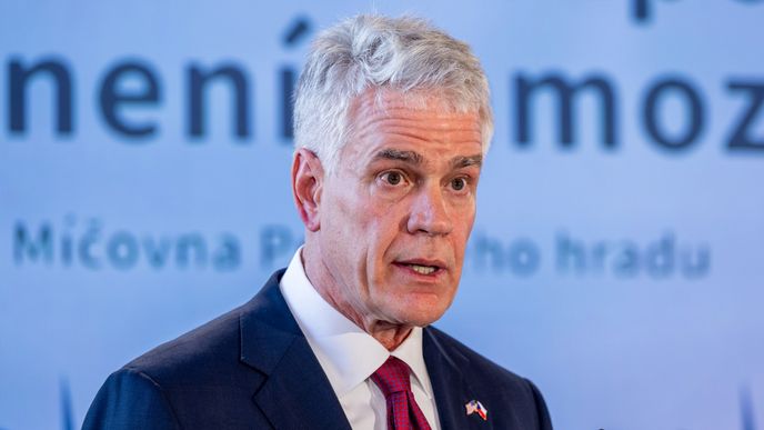 Riskujete, že nesplníte své závazky vůči NATO ohledně budování schopností své armády, varoval na konference Naše bezpečnost není samozřejmost velvyslanec USA v Praze Nicholas Merrick. Riskujete, že nesplníte své závazky vůči NATO ohledně budování schopností své armády, varoval na konference Naše bezpečnost není samozřejmost velvyslanec USA v Praze Nicholas Merrick.