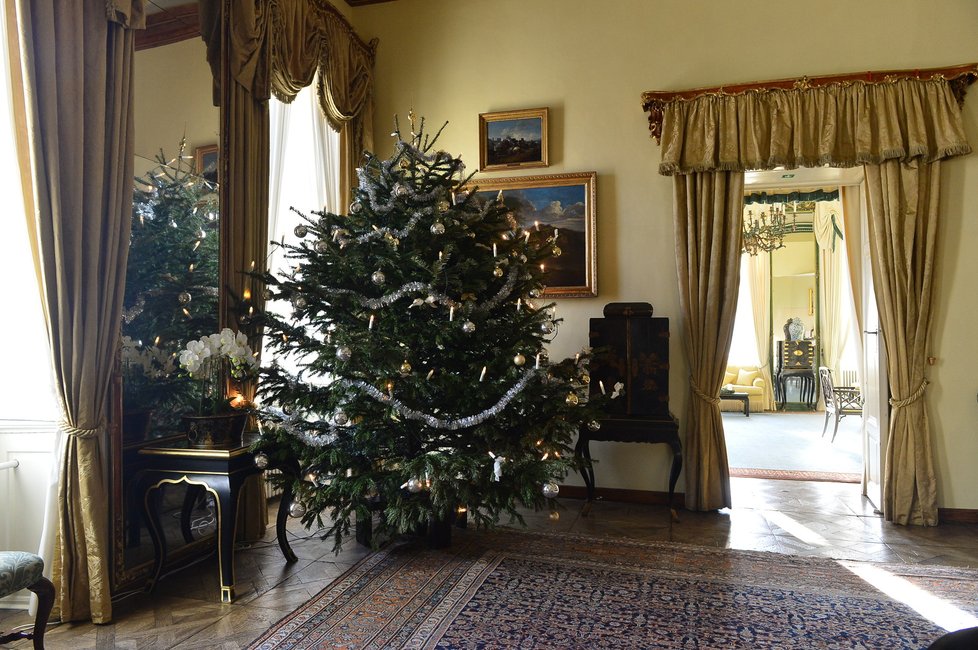 Vánoční stromek v rezidenci velvyslance Spojeného království Velké Británie a Severního Irska.