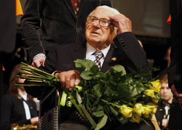 Sir Nicholas Winton se předání Řádu bílého lva nemohl zúčastnit kvůli chatrnému zdraví.