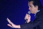 Nick Cave ve čtvrtek zazpíval v O2 areně.