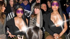 Nicki Minaj na módní přehlídce v Paříži vytasila ňadro.