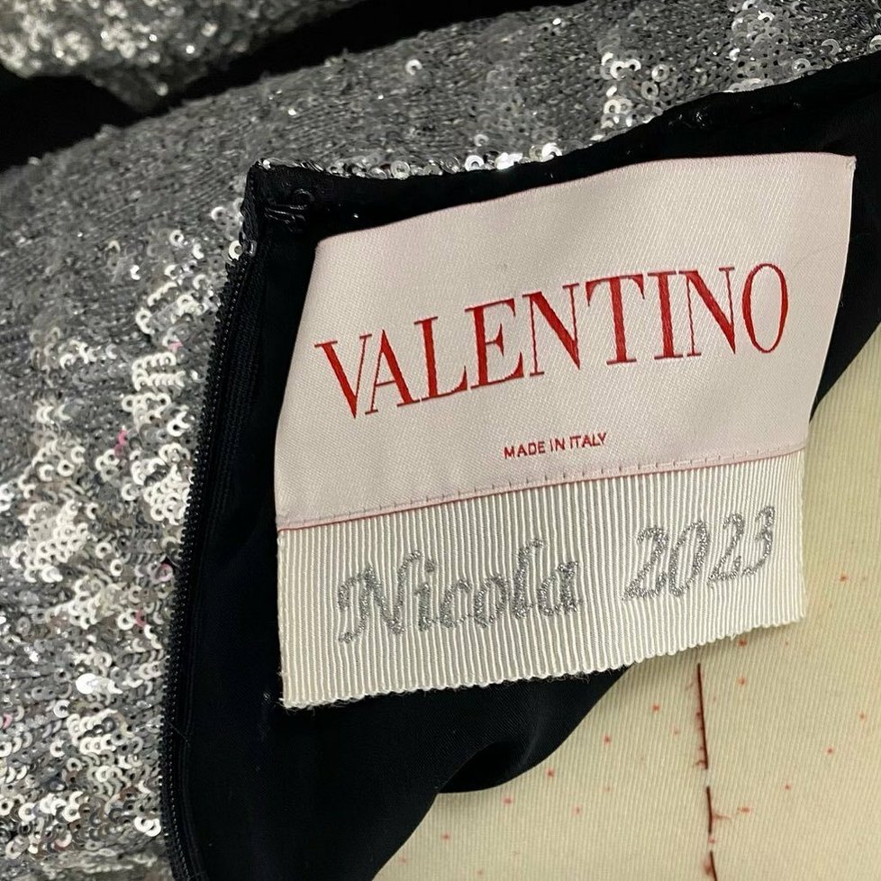 Nicola i Selena dostaly na míru dělané šaty Valentino