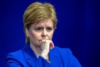 Skotská premiérka po osmi letech odchází. Má politiky dost, promluvila o osobní dani