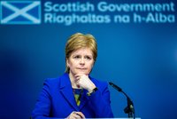 Policie zadržela skotskou premiérku Sturgeonovou, skončila ve vazbě. Jde o miliony z kampaně