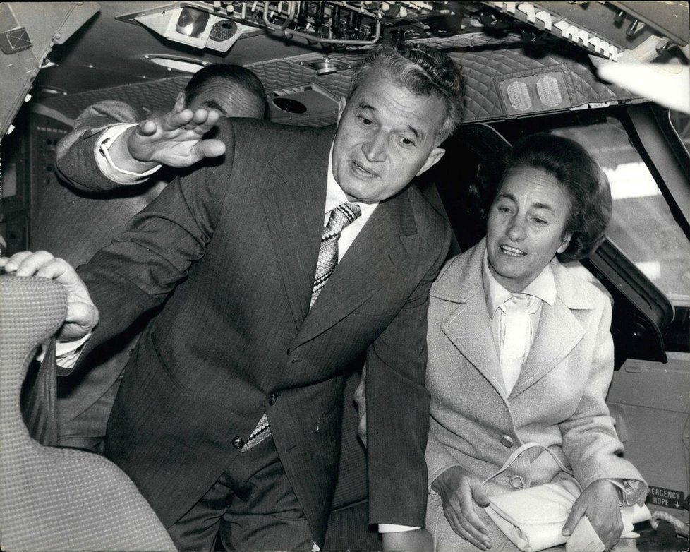 Bývalý rumunský prezident Nicolae Ceaușescu s manželkou Elenou