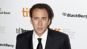 Známý herec Nicolas Cage byl zažalován svým bývalým zaměstnancem z důvodu  vyhazovu a nevyplacené mzdy