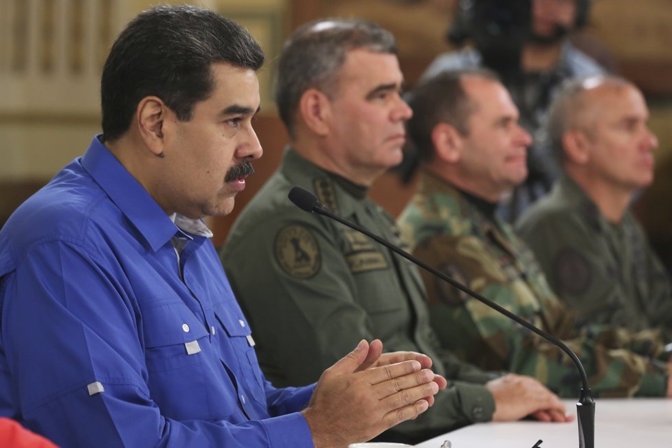 Venezuelský prezident Maduro byl připraven prchnout ze země, tvrdí USA.