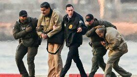 Převoz Nicoláse Madura k soudu v USA (5.1.2025)