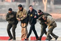 ONLINE: Madura a jeho manželku převezli v New Yorku z věznice k soudu