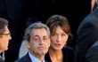 Sarkozy je výrazně menší než Bruniová.