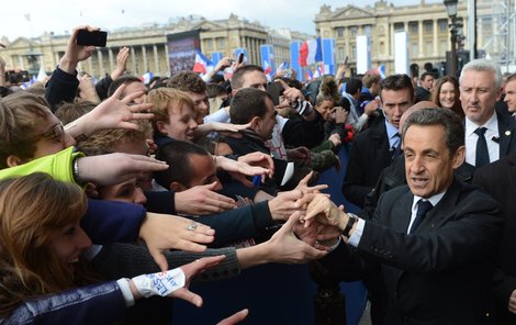 Prezident Sarkozy s hodinkami na ruce…