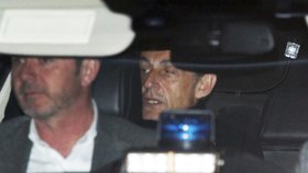 Exprezident Francie Sarkozy byl obviněn a je pod soudním dohledem kvůli kauze financování kampaně z libyjských peněz.