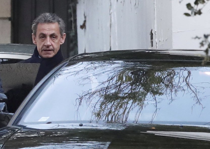 Exprezident Francie Sarkozy byl obviněn a je pod soudním dohledem kvůli kauze financování kampně z libyjských peněz