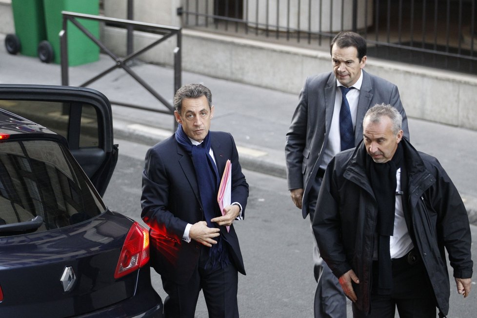 Sarkozy přijel do porodnice ve čtvrtek ráno