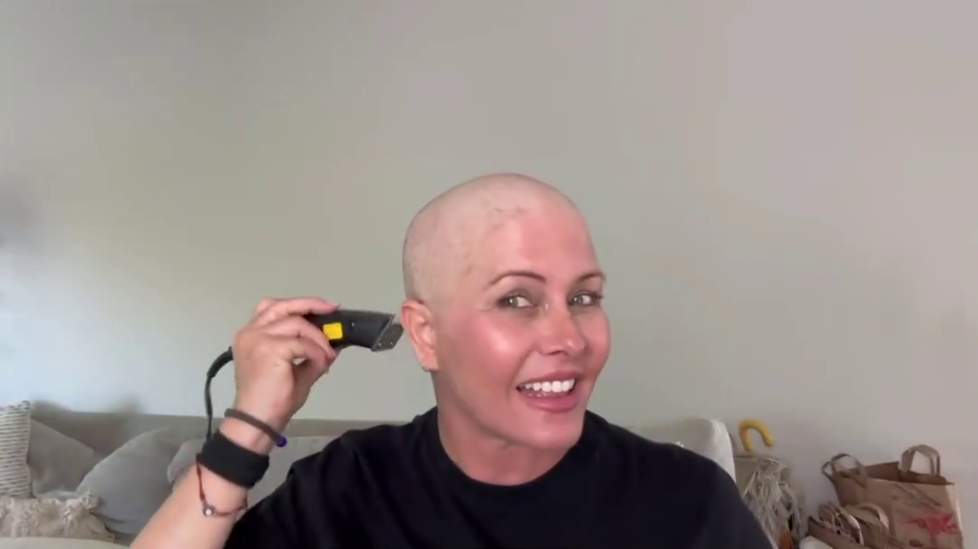 Nicole Eggert si oholila hlavu