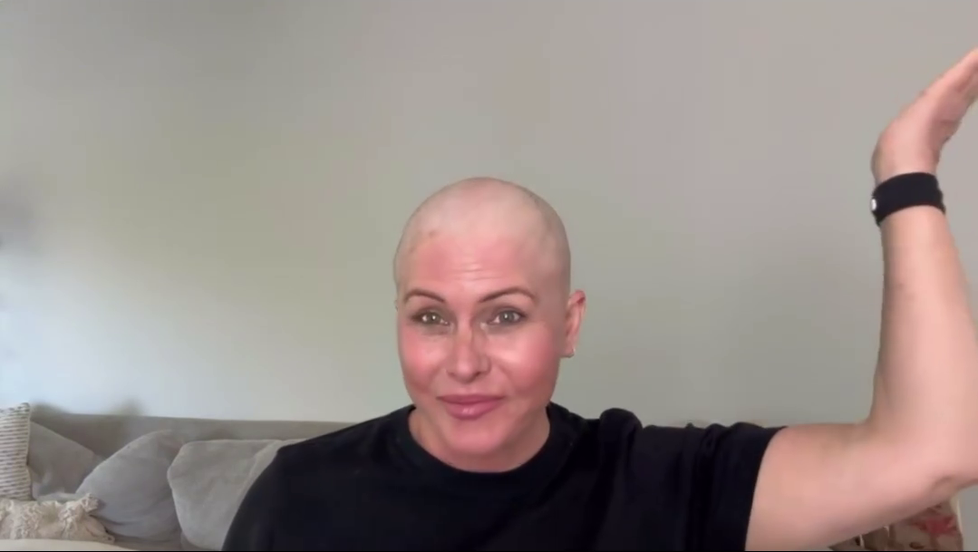 Nicole Eggert si oholila hlavu