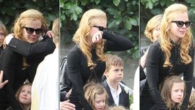 Hořké slzy Nicole Kidman: pohřbila tatínka a zazpívala mu na cestu