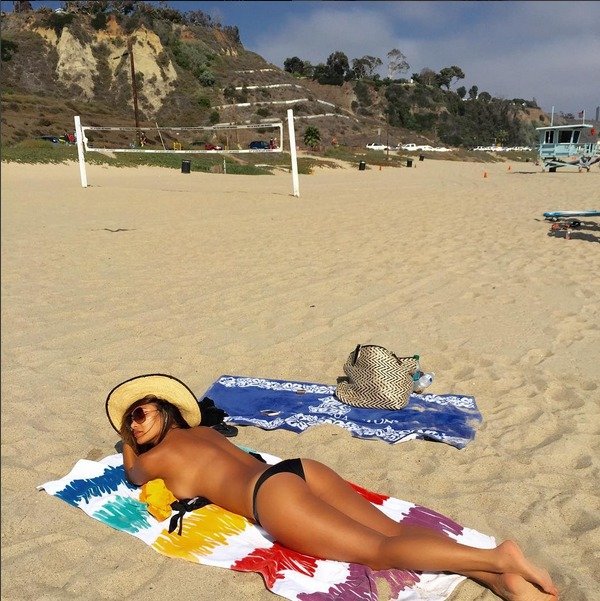 Nicole se opalovala na Malibu beach