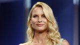 Zoufalá mrcha Nicollette Sheridan žaluje filmaře: Napadl mě!