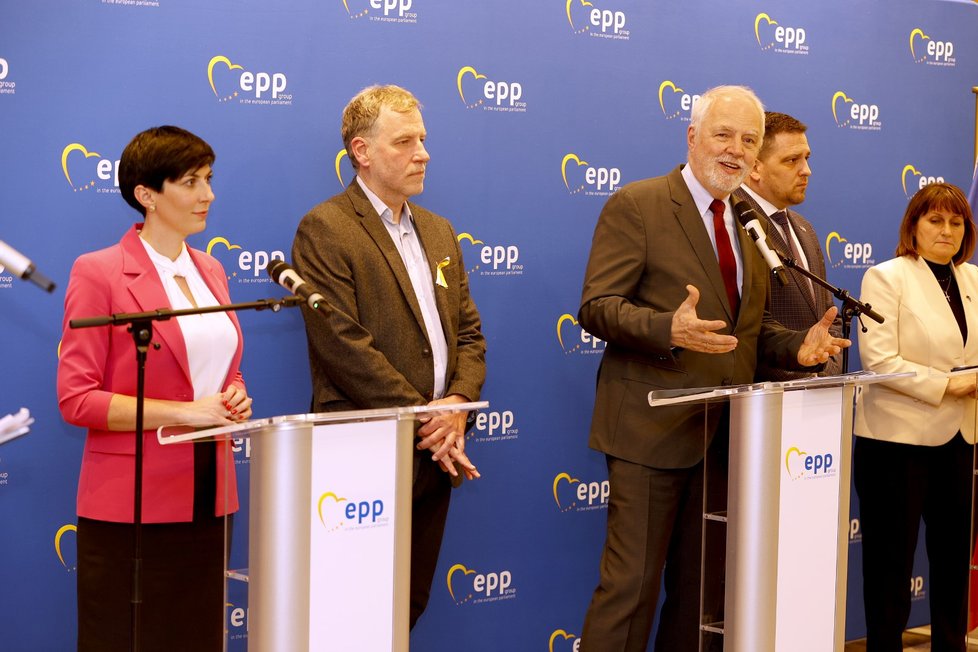 Europoslanec Luděk Niedermayer s předsedkyní Sněmovny Markétou Pekarovou Adamovou (TOP09)