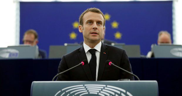 Peníze za uprchlíky a hněv Evropanů: Macron připomněl ve Štrasburku i národní ega