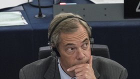Euroskeptik Nigel Farage na zasedání Evropského parlamentu ve Štrasburku