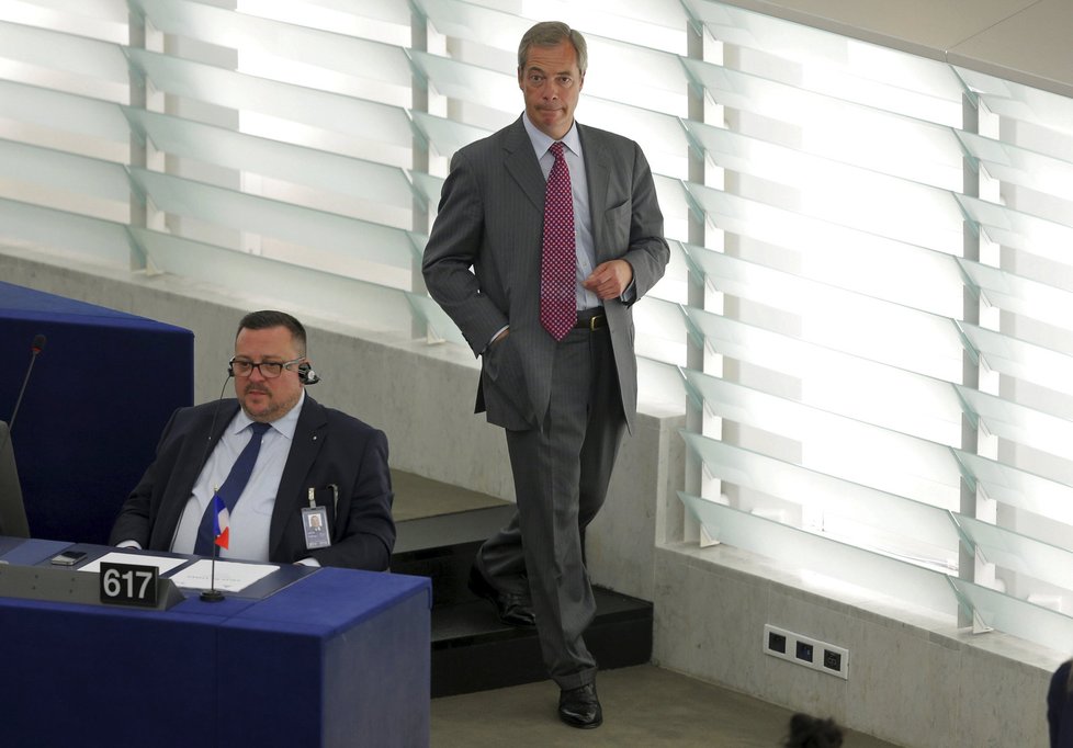 Euroskeptik Nigel Farage na zasedání Evropského parlamentu ve Štrasburku
