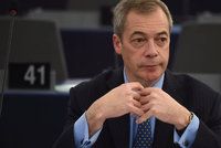 Další „zbabělec“ po brexitu? Šéf UKIPU a euroskeptik Farage ohlásil rezignaci