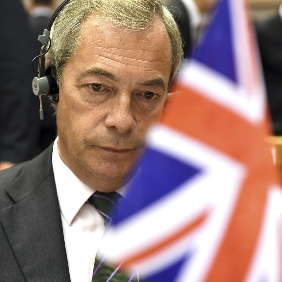 Další „zbabělec“ po Brexitu: Šéf UKIPU, euroskeptik Farage ohlásil rezignaci.