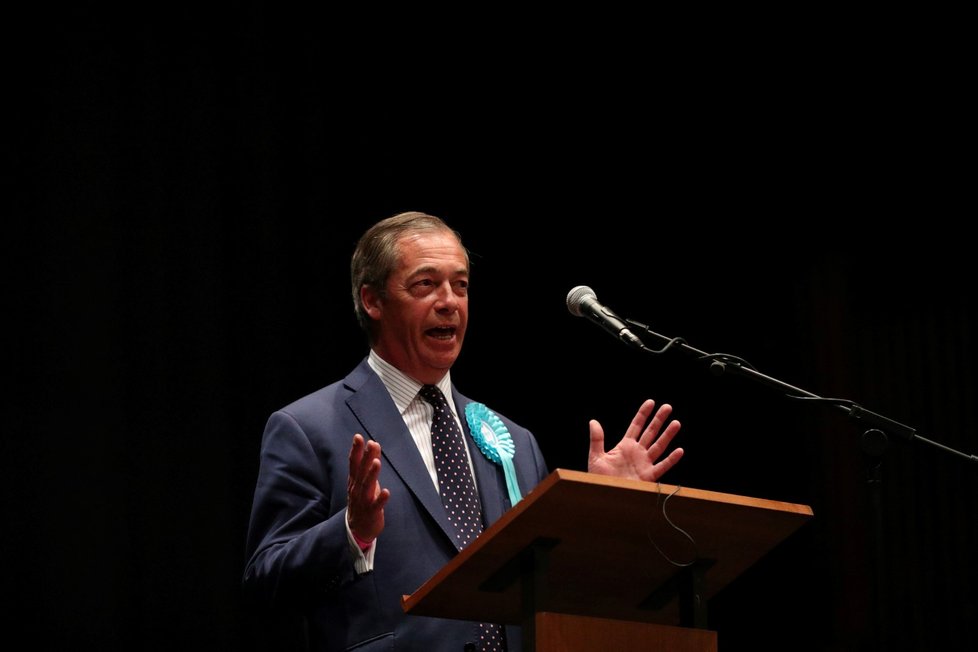 Lídr Strany pro brexit  Nigel Farage