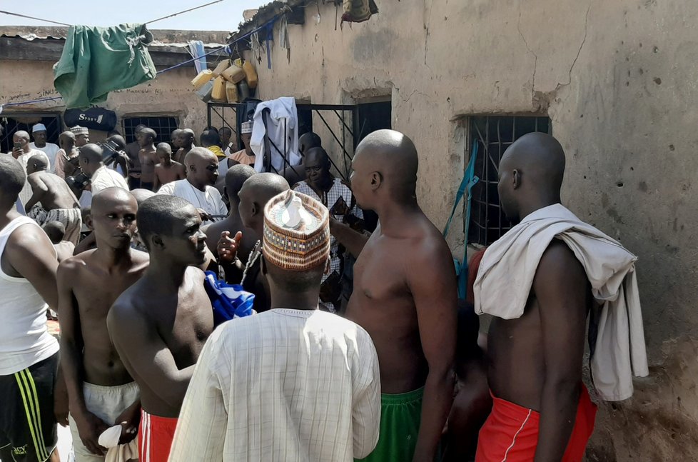 V Nigérii objevili další dům hrůzy. Ve škole drželi v okovech až 300 chlapců.