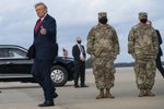 Prezident USA Donald Trump s vojáky