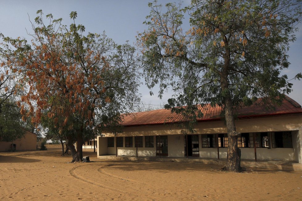 Boko Haram ze školy v Dapchi unesla přes 100 školaček. Škola ve vesnici Dapchi.