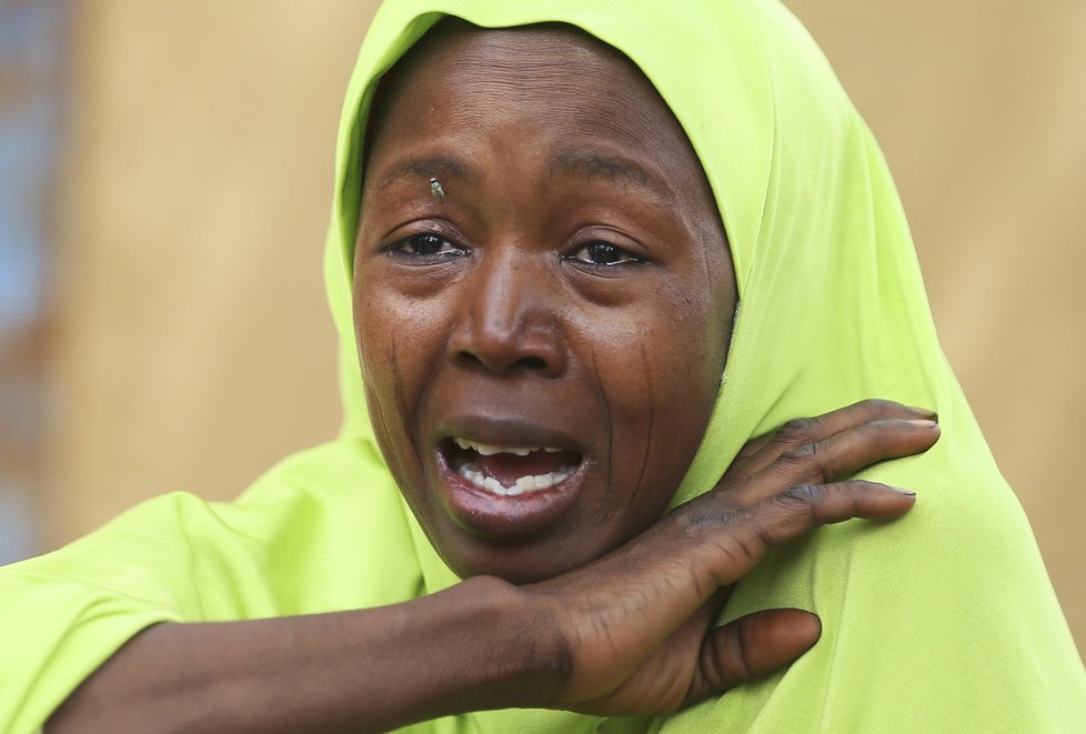 Boko Haram ze školy v Dapchi unesla přes 100 školaček.