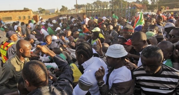 Ilustrační foto. V Nigérii bylo před fotbalovým stadionem v rámci předvolební kampaně ušlapáno 11 lidí.