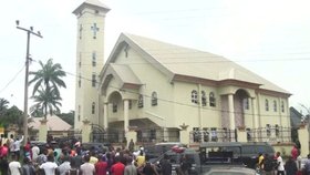 Při přestřelce v kostele zemřelo v Nigérii nejméně 11 lidí. Útočníků mohlo být podle policie víc.