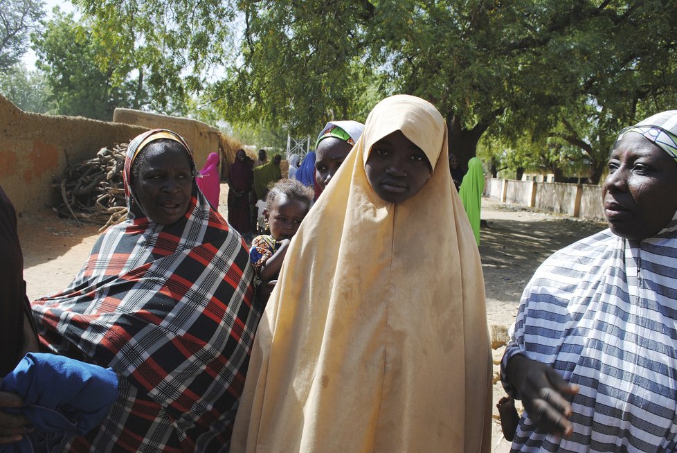 Nigerijské vládě se podařilo vyjednat propuštění školaček, které v únoru unesla teroristická organizace Boko Haram.