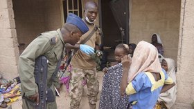 Vojáci zachránili unesené ženy a děti