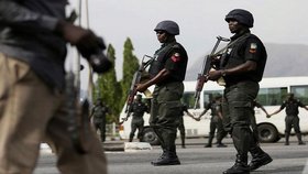 Nigerijští policisté zatkli dva podezřelé, dalšího zastřelili.