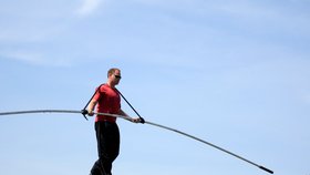 Nik Wallenda ušel na laně 550 metrů