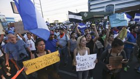 Protesty v Nikaragui si vyžádaly desítky obětí.