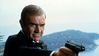 Před 40 lety přišla do kin nejdivnější bondovka. Connery měl dodržet slib a do role agenta 007 se už nevracet