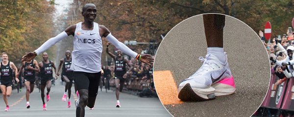 Eliud Kipchoge zaběhl loni maraton ve Vídni v kontroverzním modelu od Nike