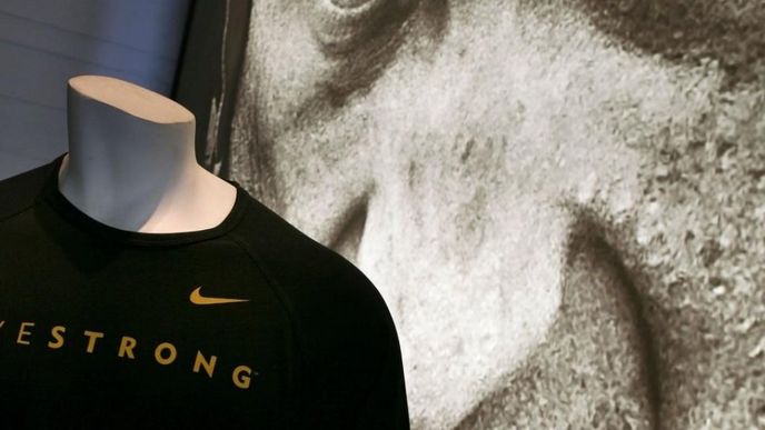 Nike rozvázala reklamní smlouvu s Lancem Armstrongem