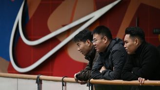 Zotavující se Nike překonal odhady, investory ale děsí propad prodejů v Číně Zotavující se Nike překonal odhady, investory ale děsí propad prodejů v Číně