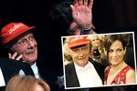 Niki Lauda dorazil na ples se svou manželkou Birgit. Nezapomněl si vzít svou oblíbenou kšiltovku