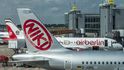 Společnost se brzy stala partnerem aerolinek Air Berlin a prohlubování vzájemné spolupráce vyústilo v převzetí Niki ze strany Air Berlin v roce 2012. Společnost se brzy stala partnerem aerolinek Air Berlin a prohlubování vzájemné spolupráce vyústilo v převzetí Niki ze strany Air Berlin v roce 2012.